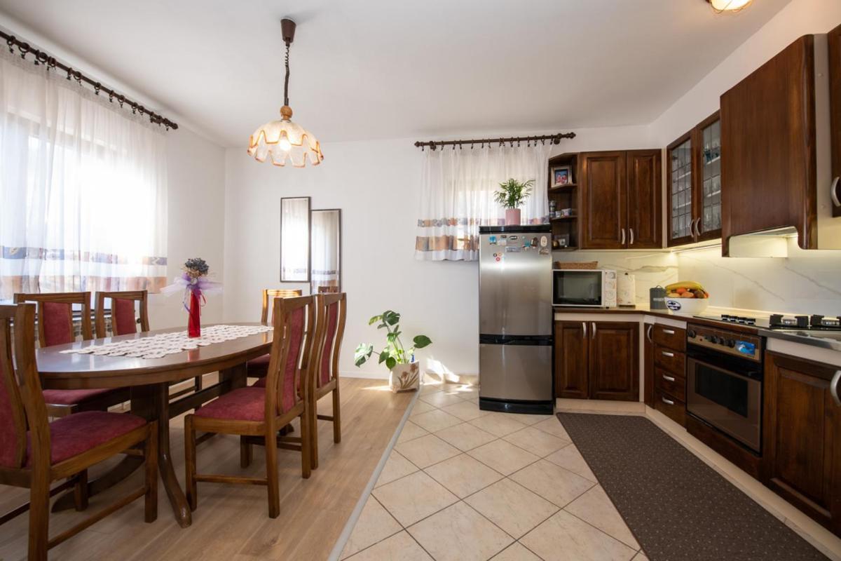 Apartman Elvis Lovran Bagian luar foto