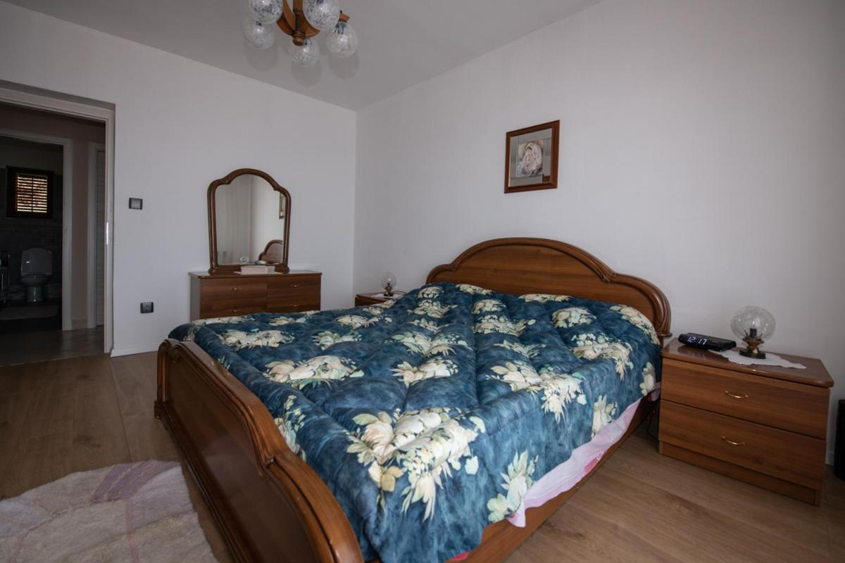 Apartman Elvis Lovran Bagian luar foto
