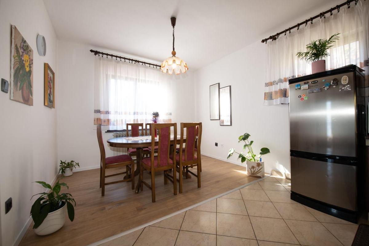 Apartman Elvis Lovran Bagian luar foto
