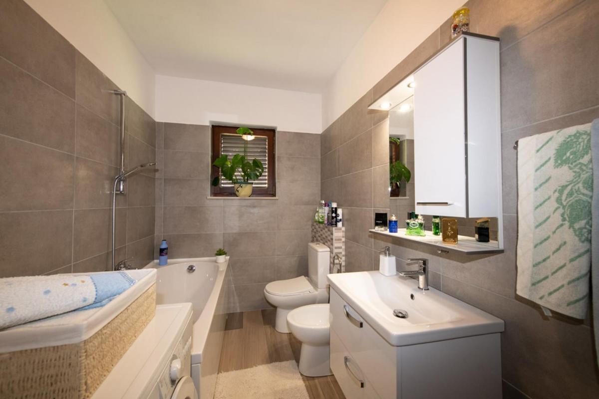 Apartman Elvis Lovran Bagian luar foto