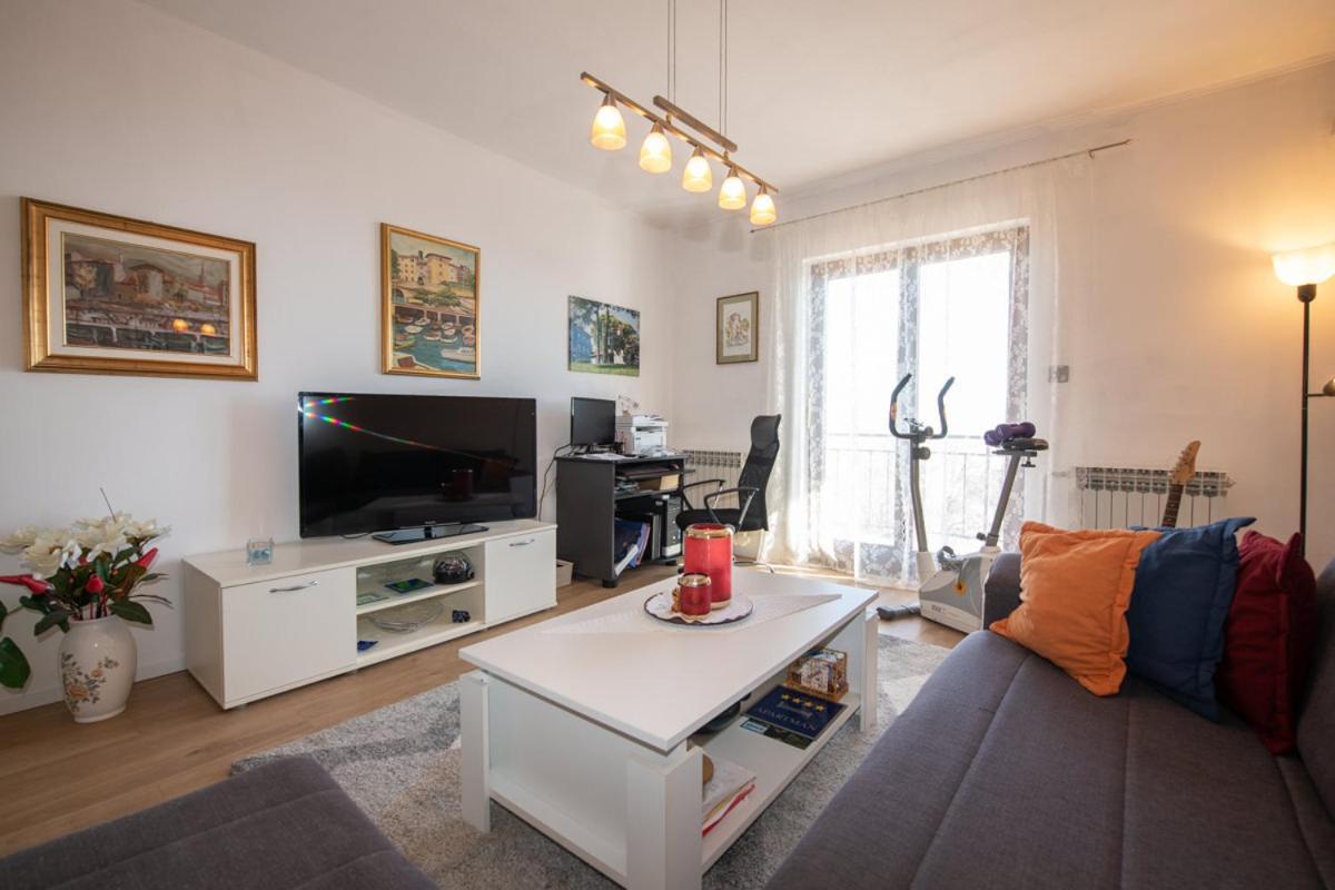 Apartman Elvis Lovran Bagian luar foto